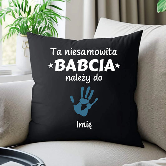 Poduszka dekoracyjna dla babci - Babcia należy do wnuków 1–6 imion – personalizowana B33