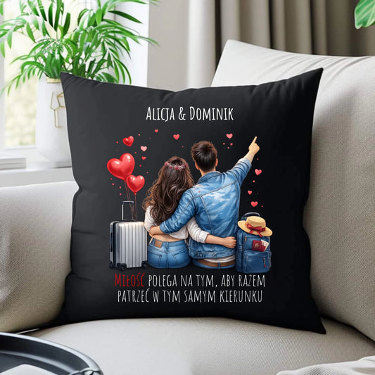 Poduszka dekoracyjna dla par - Para w podróży miłość - personalizowana W12 - StoryCups.pl