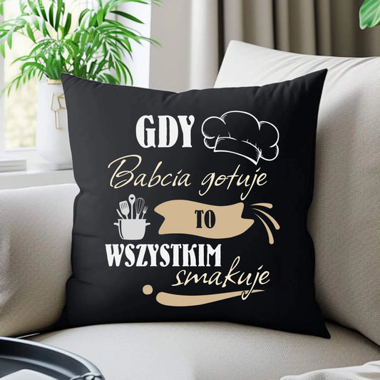 Poduszka dekoracyjna dla babci - Gdy babcia gotuje to wszystkim smakuje B36