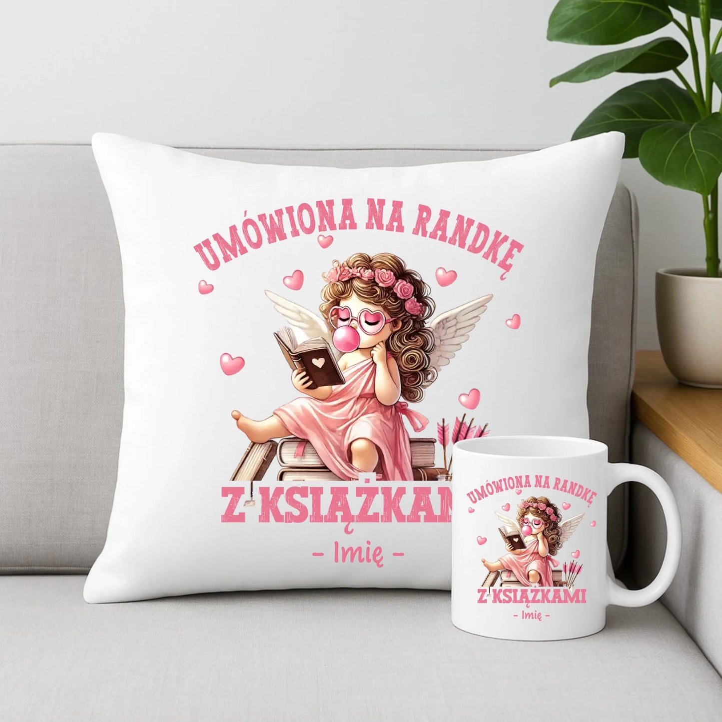 Zestaw poduszka i kubek dla czytelniczki – Umówiona na randkę z książkami - personalizowany W19 - StoryCups.pl