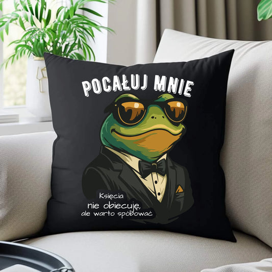 Poduszka dekoracyjna - Żaba w garniturze pocałuj mnie W55 - StoryCups.pl