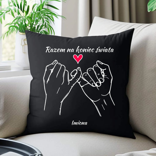 Poduszka dekoracyjna dla par - Razem na koniec świata - personalizowana W60 - StoryCups.pl