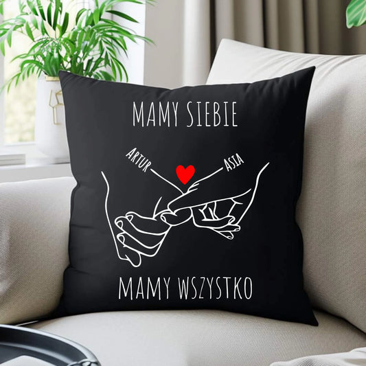 Poduszka dekoracyjna dla par - Zaplecione ręce mamy siebie mamy wszystko - personalizowana W63 - StoryCups.pl