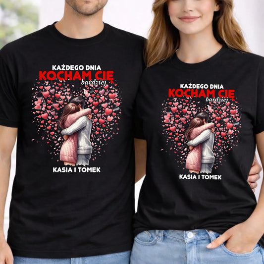 Zestaw koszulek dla par - Każdego dnia kocham Cię bardziej - personalizowany W09 - StoryCups.pl