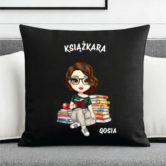 Poduszka dekoracyjna - Książkara - Prezent dla miłośniczki czytania książek - personalizowana DZ03