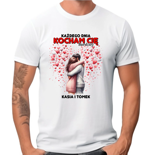 Koszulka męska - Każdego dnia kocham Cię bardziej - personalizowana W09 - StoryCups.pl