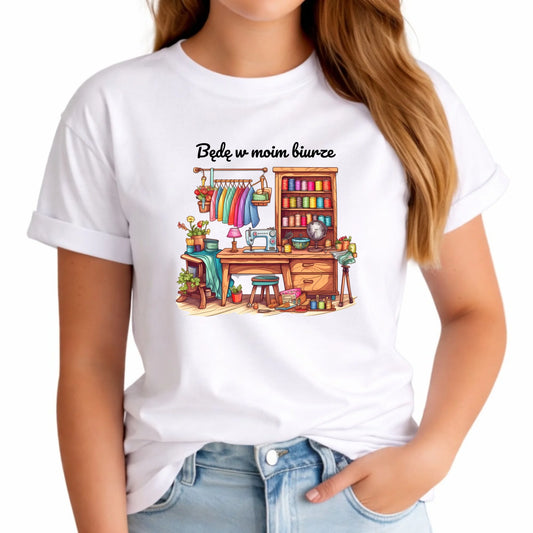 Koszulka damska szyciowa dla krawcowej - Będę w moim biurze HS07 - StoryCups.pl