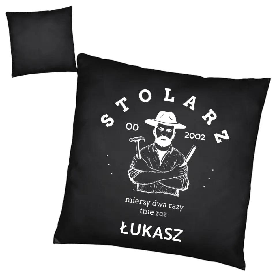 Czarna poduszka z nadrukiem dla stolarza STOLARZ personalizacja HZ05 - storycups.pl