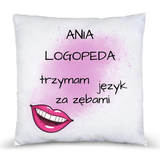 Poduszka z imieniem dla logopedy TRZYMAM JĘZYK ZA ZĘBAMI N24 - storycups.pl