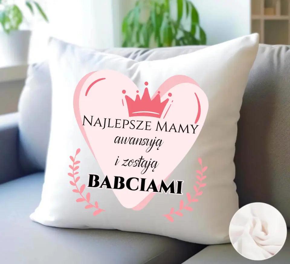 Poduszka dla mamy NAJLEPSZE MAMY AWANSUJĄ I ZOSTAJĄ BABCIAMI DM26 - storycups.pl