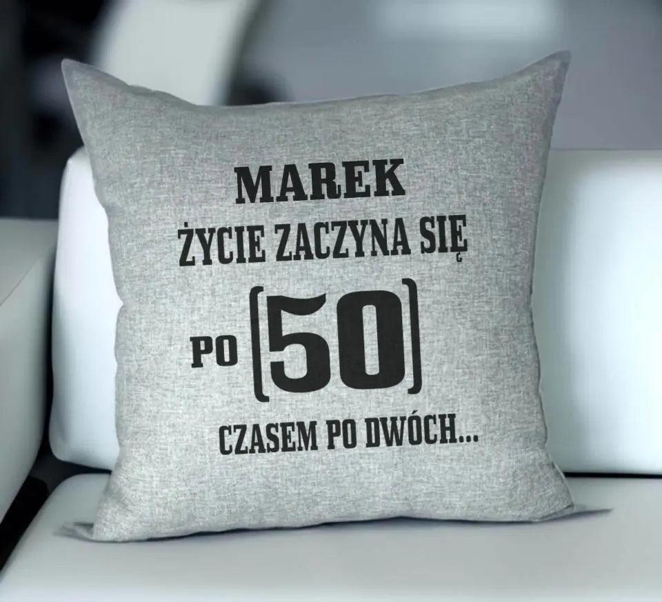 Poduszka na urodziny ŻYCIE ZACZYNA SIĘ PO 50 U12 - storycups.pl