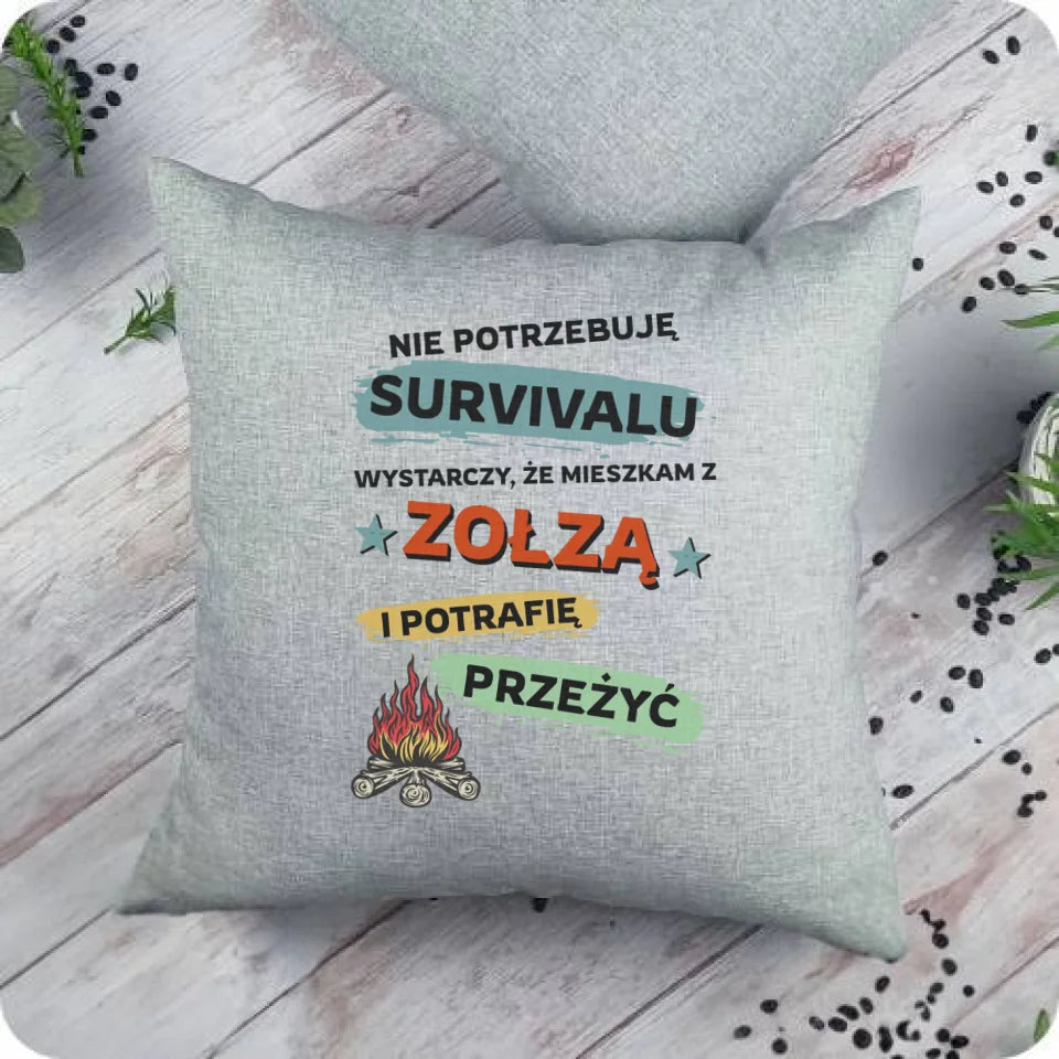 Poduszka dla niego na prezent - Nie potrzebuję survivalu, mieszkam z zołzą DCH25