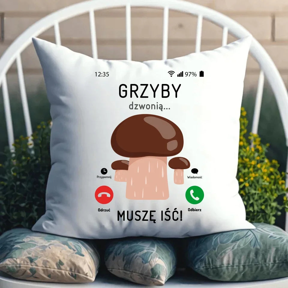 Grzyby dzwonią muszę iść | Poduszka dla dziadka D36 - StoryCups.pl