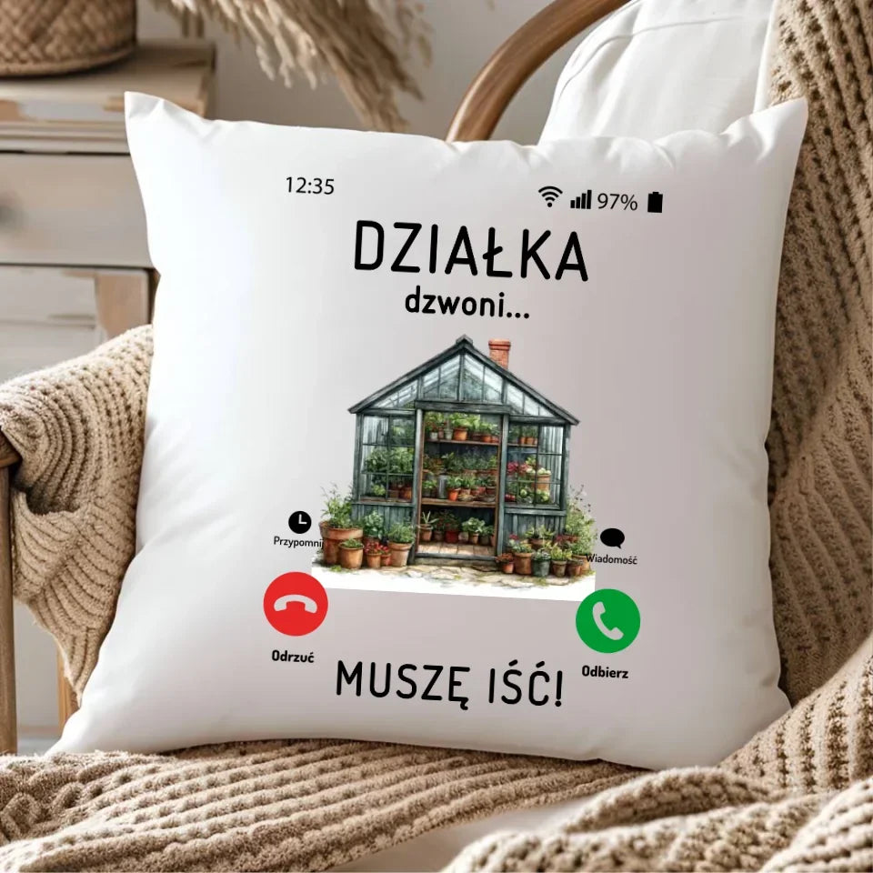 Działka dzwoni muszę iść | Poduszka dla babci B41 - StoryCups.pl