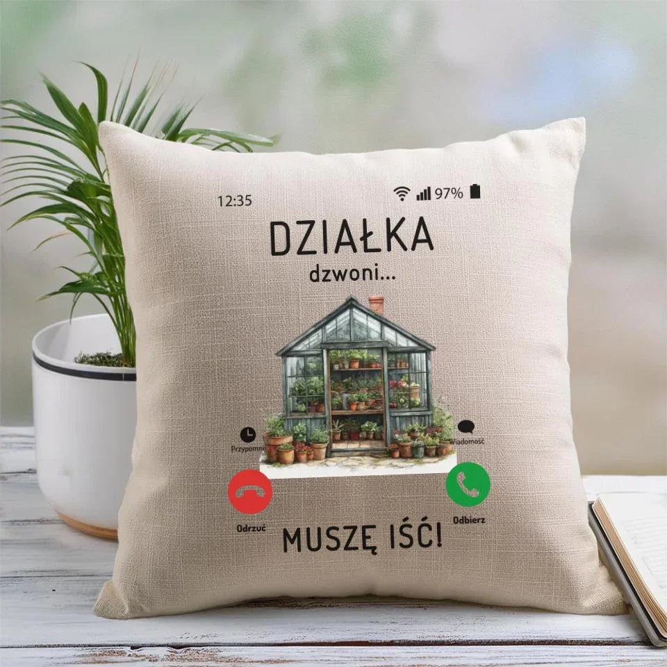 Działka dzwoni muszę iść | Poduszka dla babci B41 - StoryCups.pl