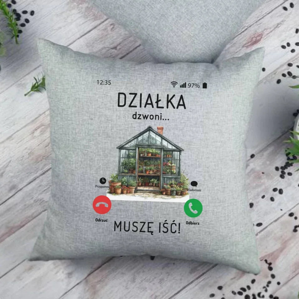 Działka dzwoni muszę iść | Poduszka dla babci B41 - StoryCups.pl
