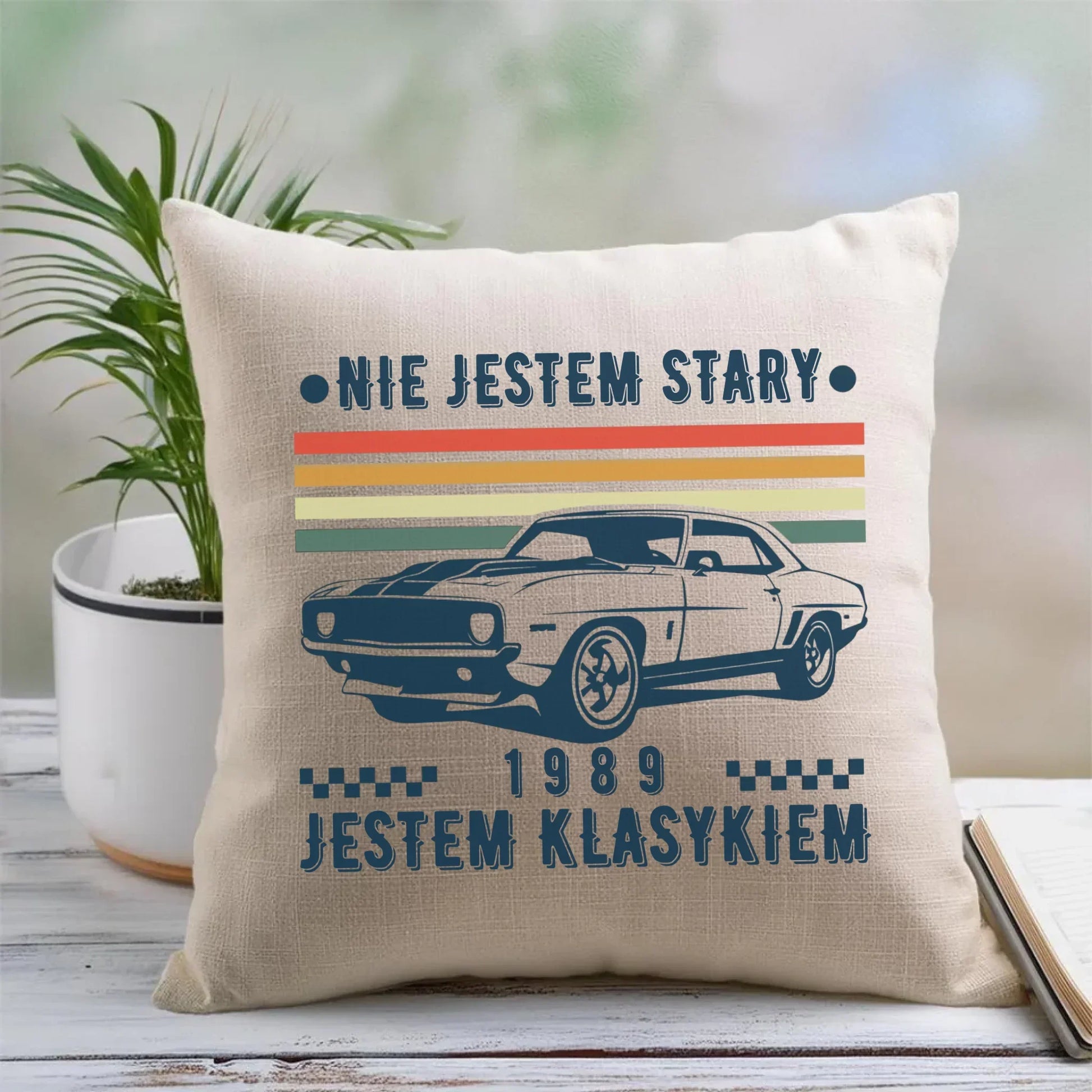 Nie jestem stary, jestem klasykiem | Personalizowana poduszka na urodziny U22 - StoryCups.pl