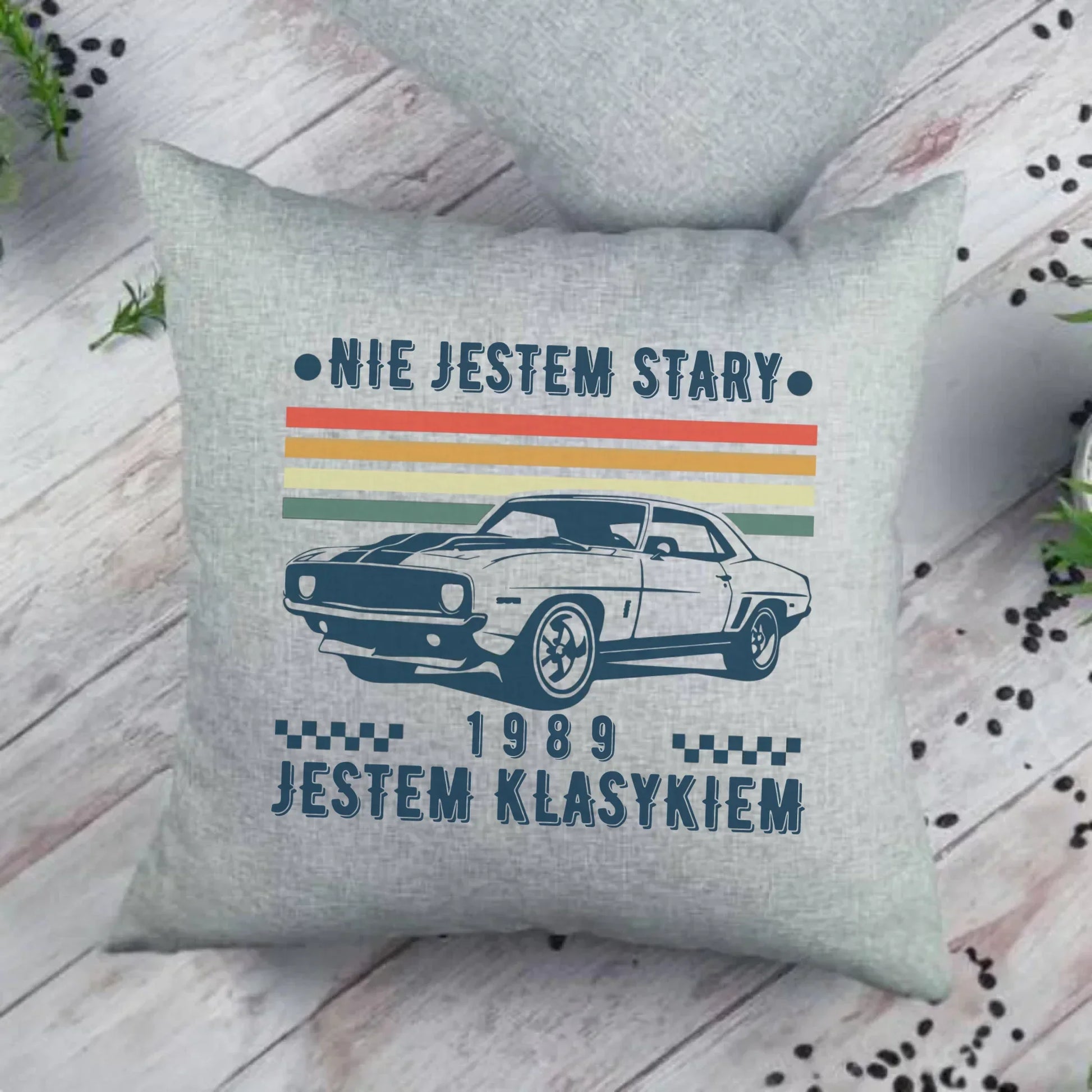 Nie jestem stary, jestem klasykiem | Personalizowana poduszka na urodziny U22 - StoryCups.pl