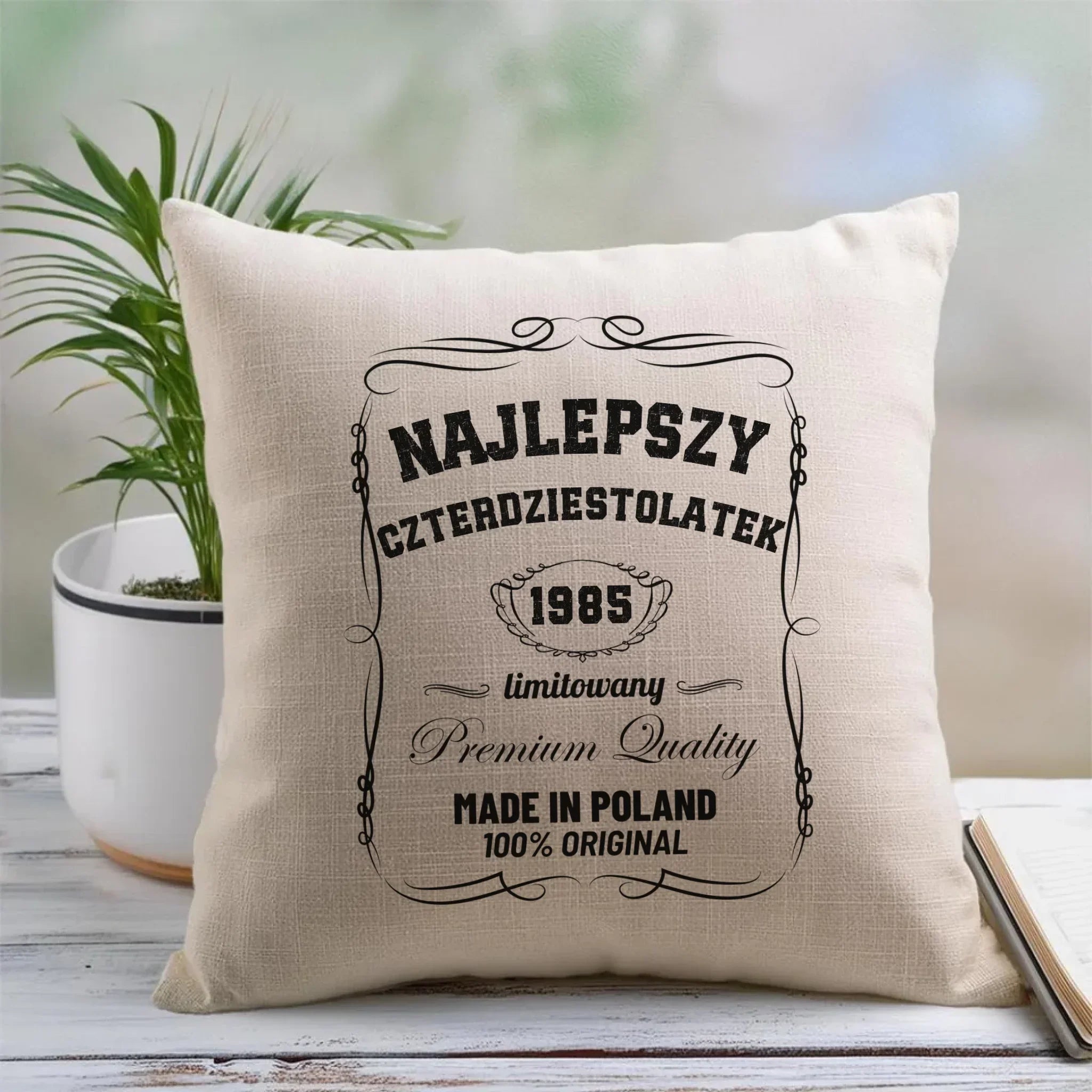 Najlepszy czterdziestolatek | Poduszka prezent na 40 urodziny U04 - StoryCups.pl