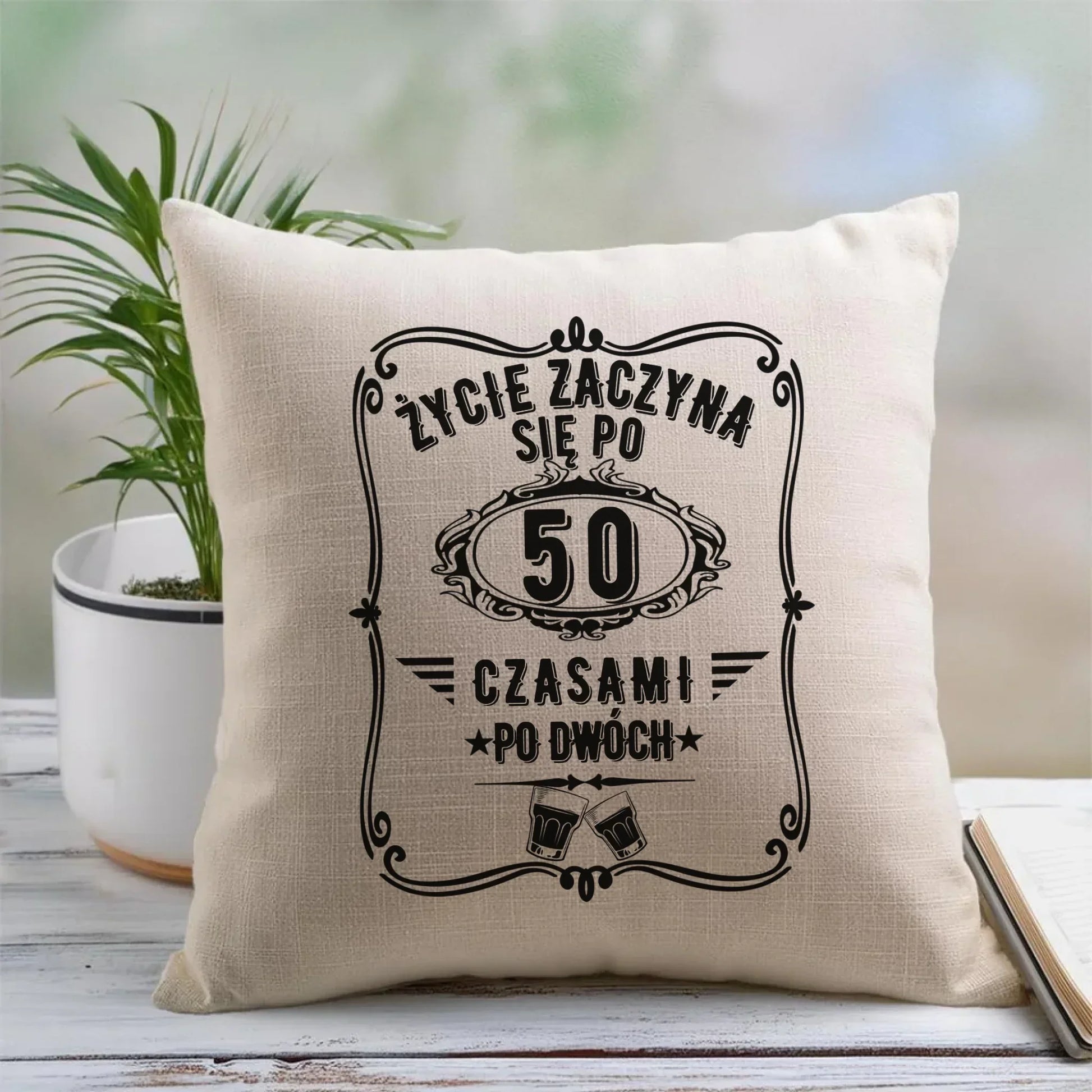 Życie zaczyna się po 50 | Poduszka prezent na 50 urodziny U12 - StoryCups.pl