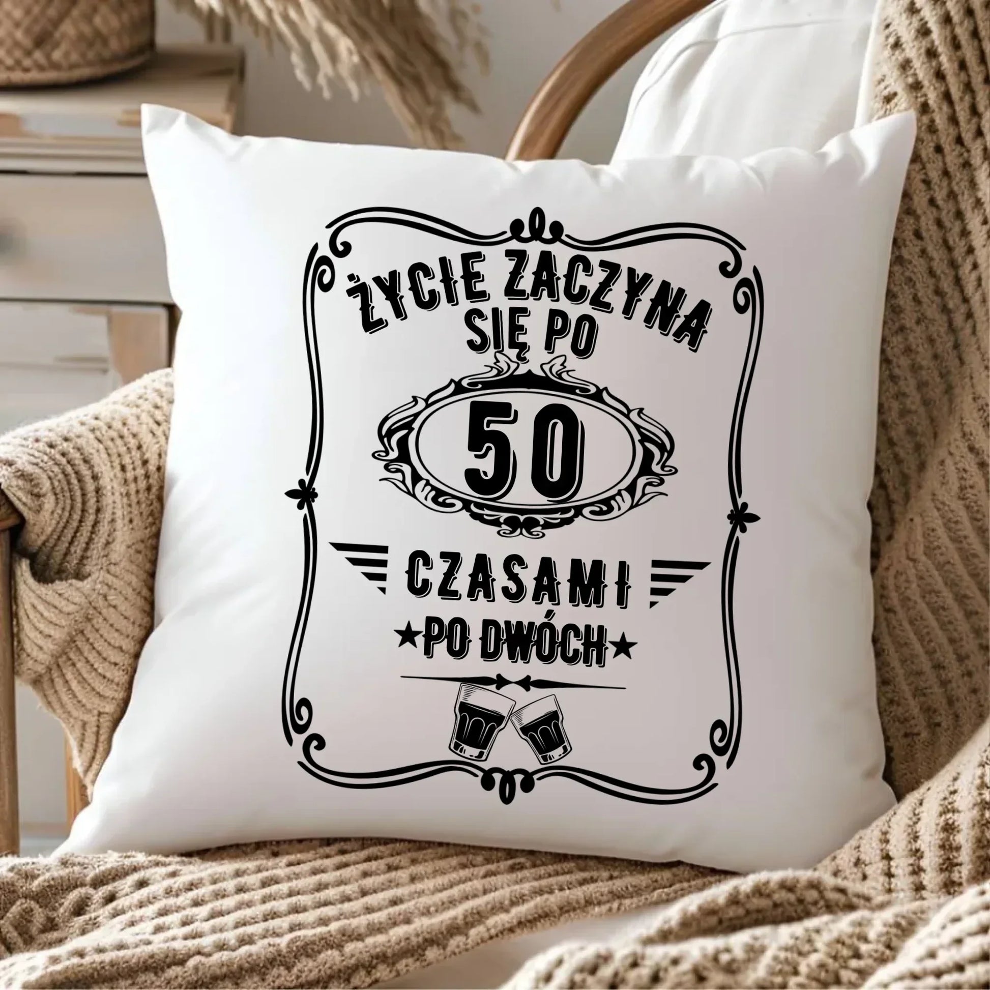 Życie zaczyna się po 50 | Poduszka prezent na 50 urodziny U12 - StoryCups.pl