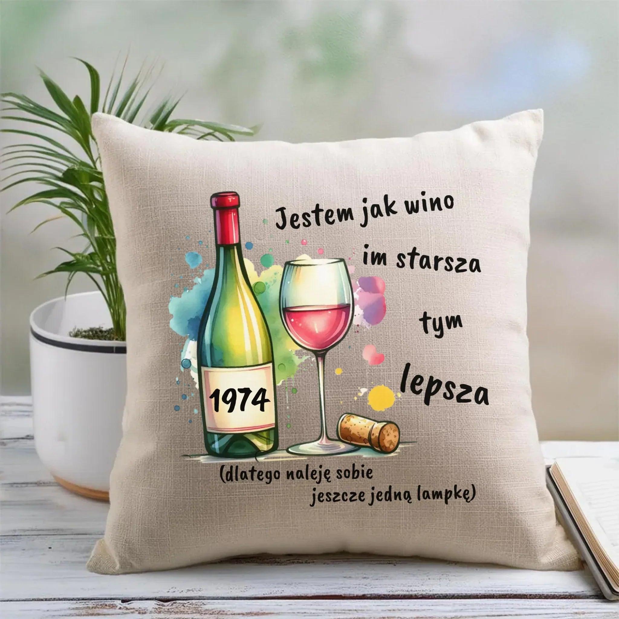 Jestem jak wino im starsza tym lepsza | Poduszka prezent na urodziny U13 - StoryCups.pl