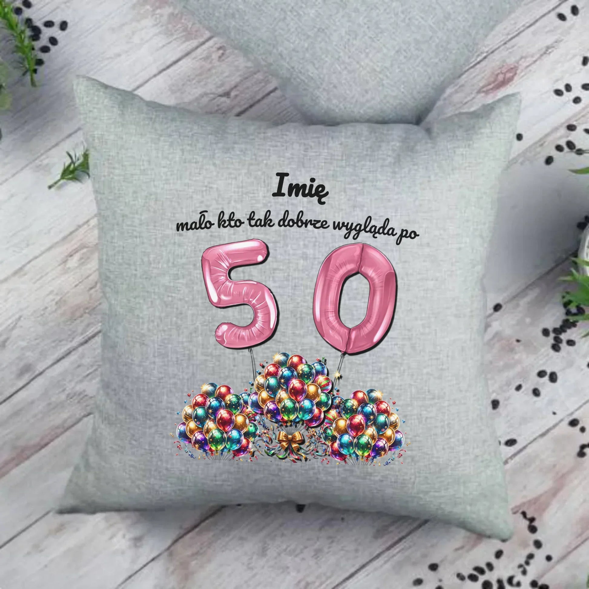 Mało kto tak dobrze wygląda | Personalizowana poduszka na urodziny U16 - StoryCups.pl