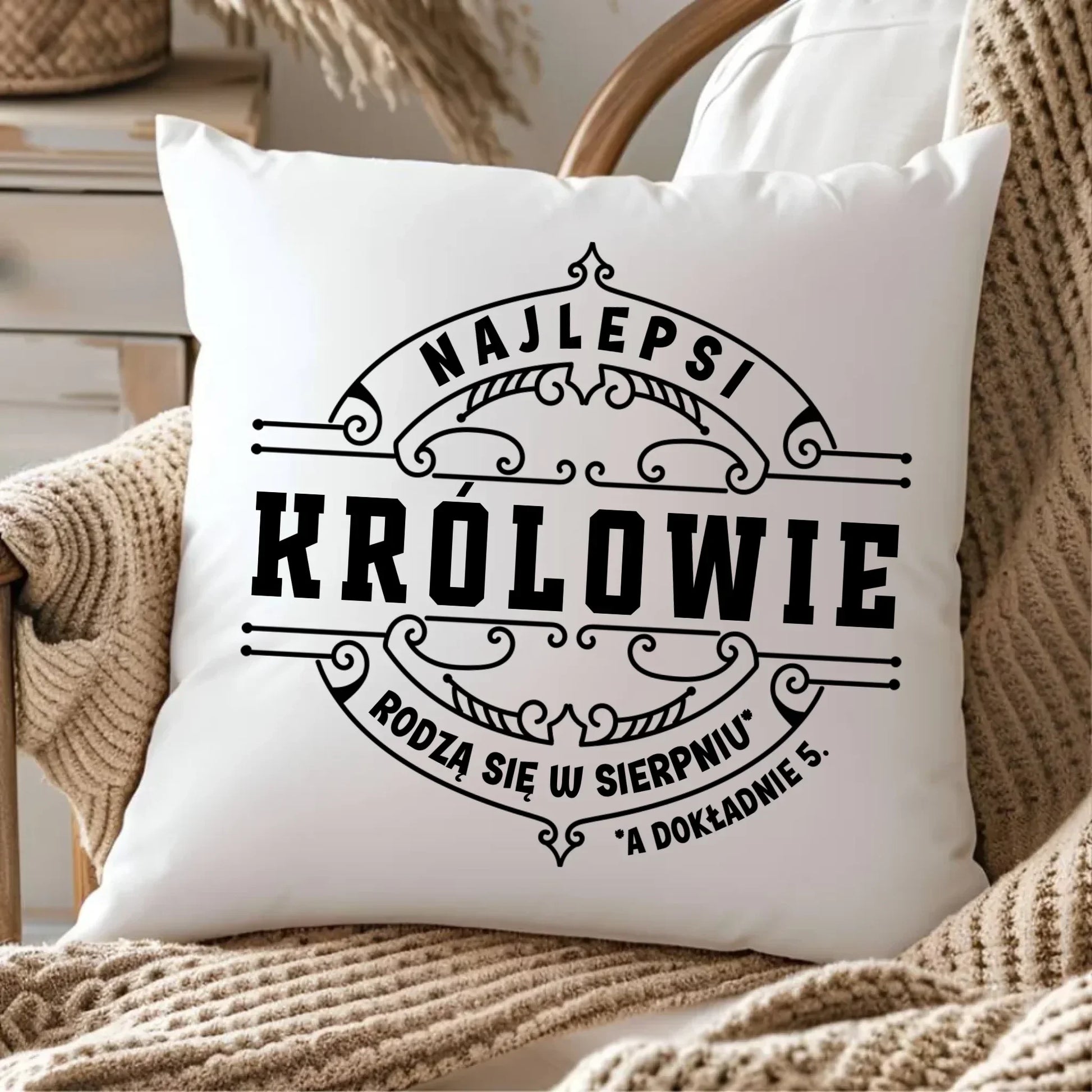 Najlepsi Królowie rodzą się (miesiąc, dzień) | Poduszka na urodziny U18 - StoryCups.pl