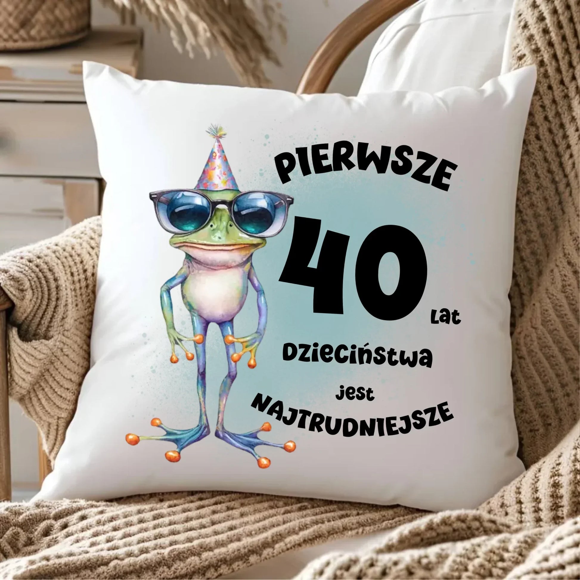 Pierwsze 40 lat dzieciństwa jest najtrudniejsze | Personalizowana poduszka na urodziny U20 - StoryCups.pl