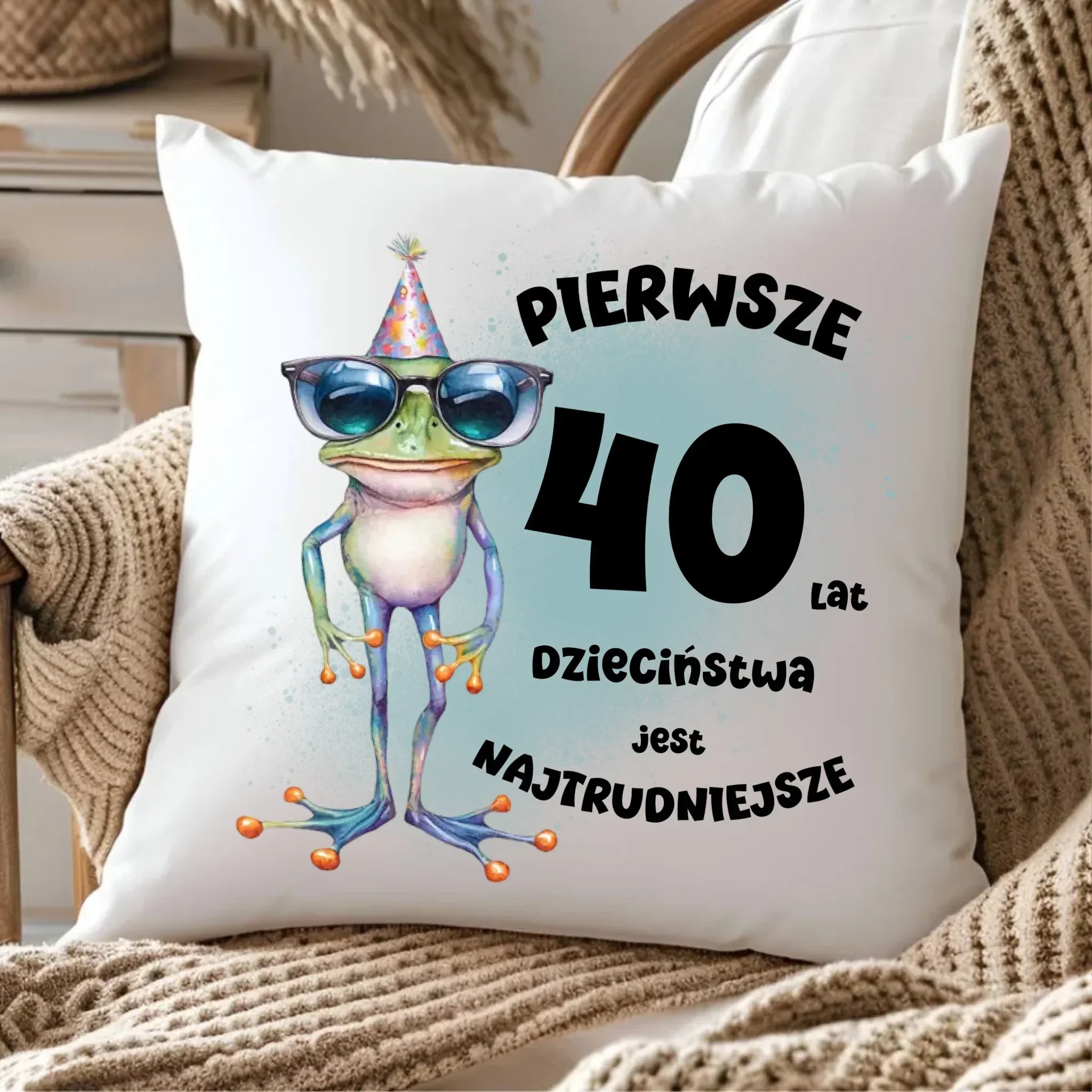 Pierwsze 40 lat dzieciństwa jest najtrudniejsze | Personalizowana poduszka na urodziny U20 - StoryCups.pl