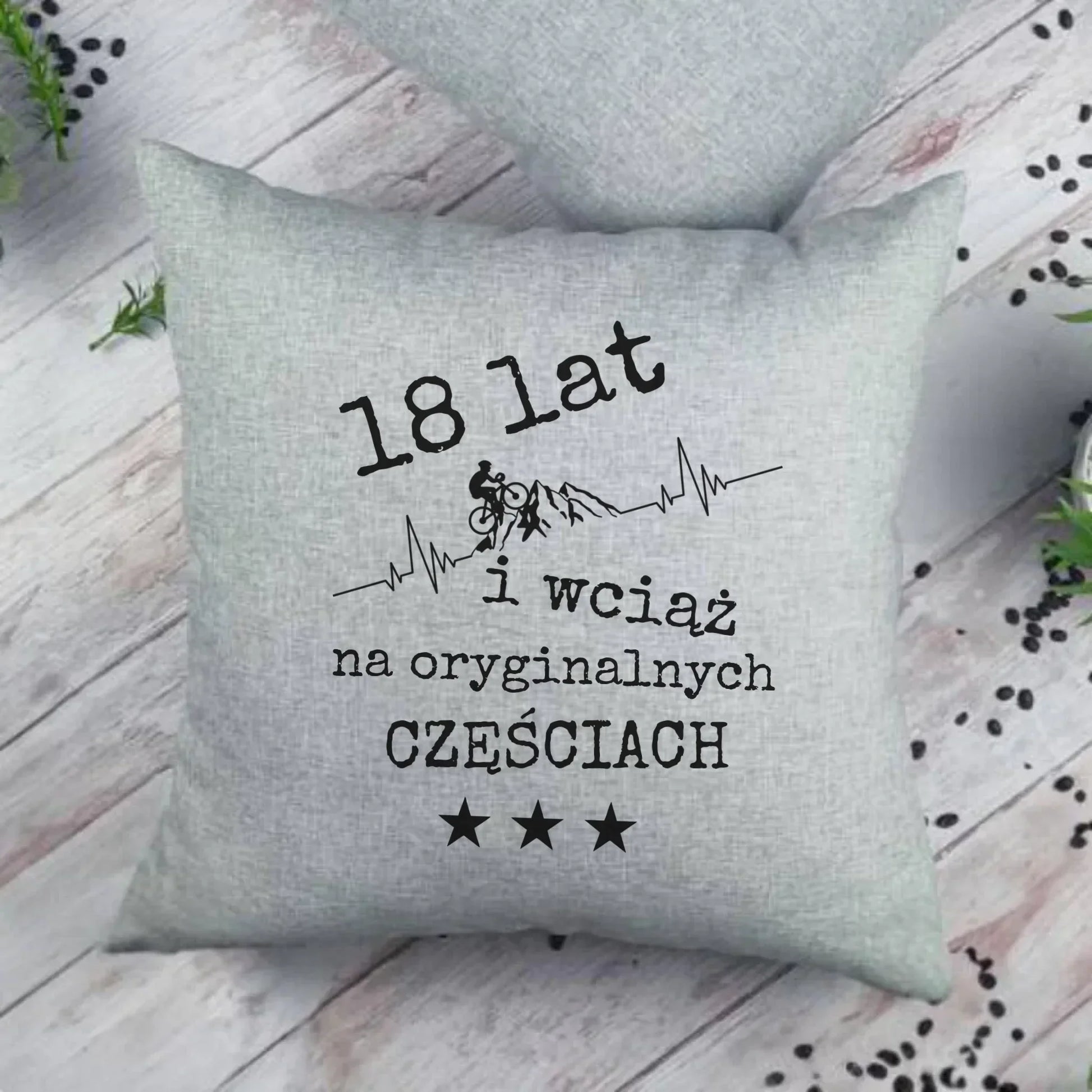 Wciąż na oryginalnych częściach | Poduszka na urodziny dla rowerzysty U28 - StoryCups.pl