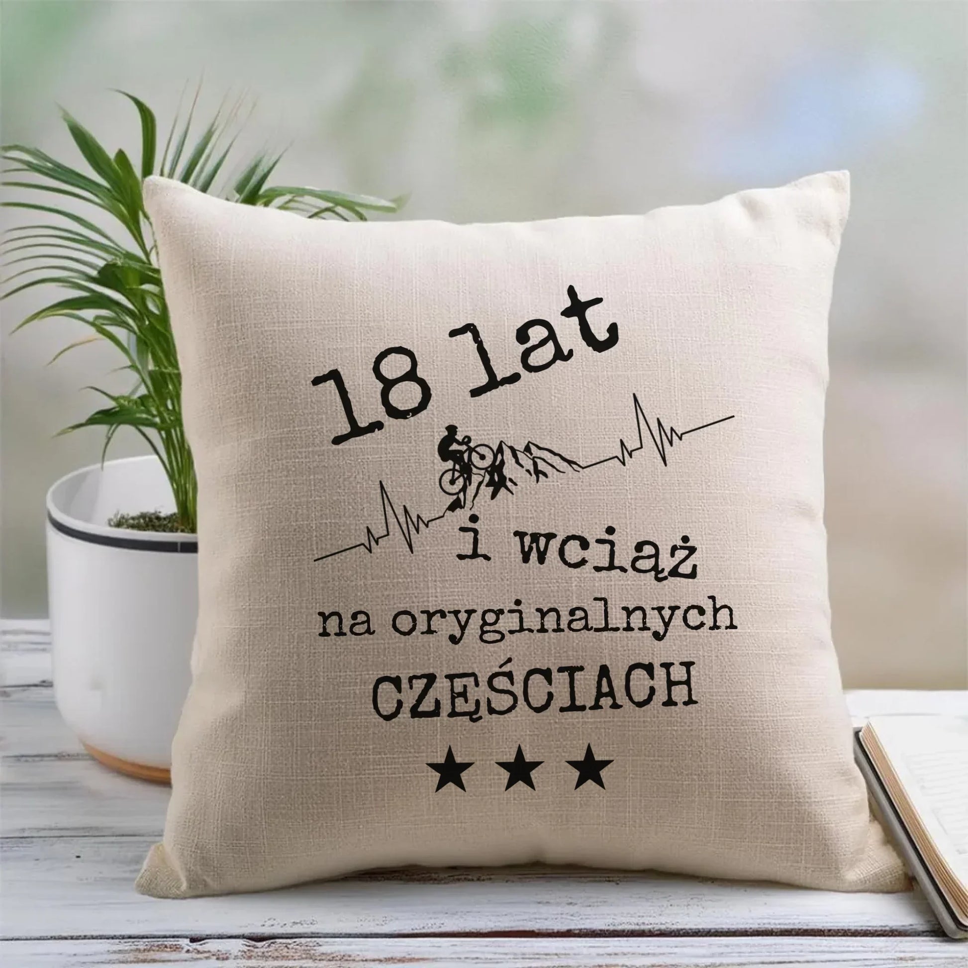 Wciąż na oryginalnych częściach | Poduszka na urodziny dla rowerzysty U28 - StoryCups.pl