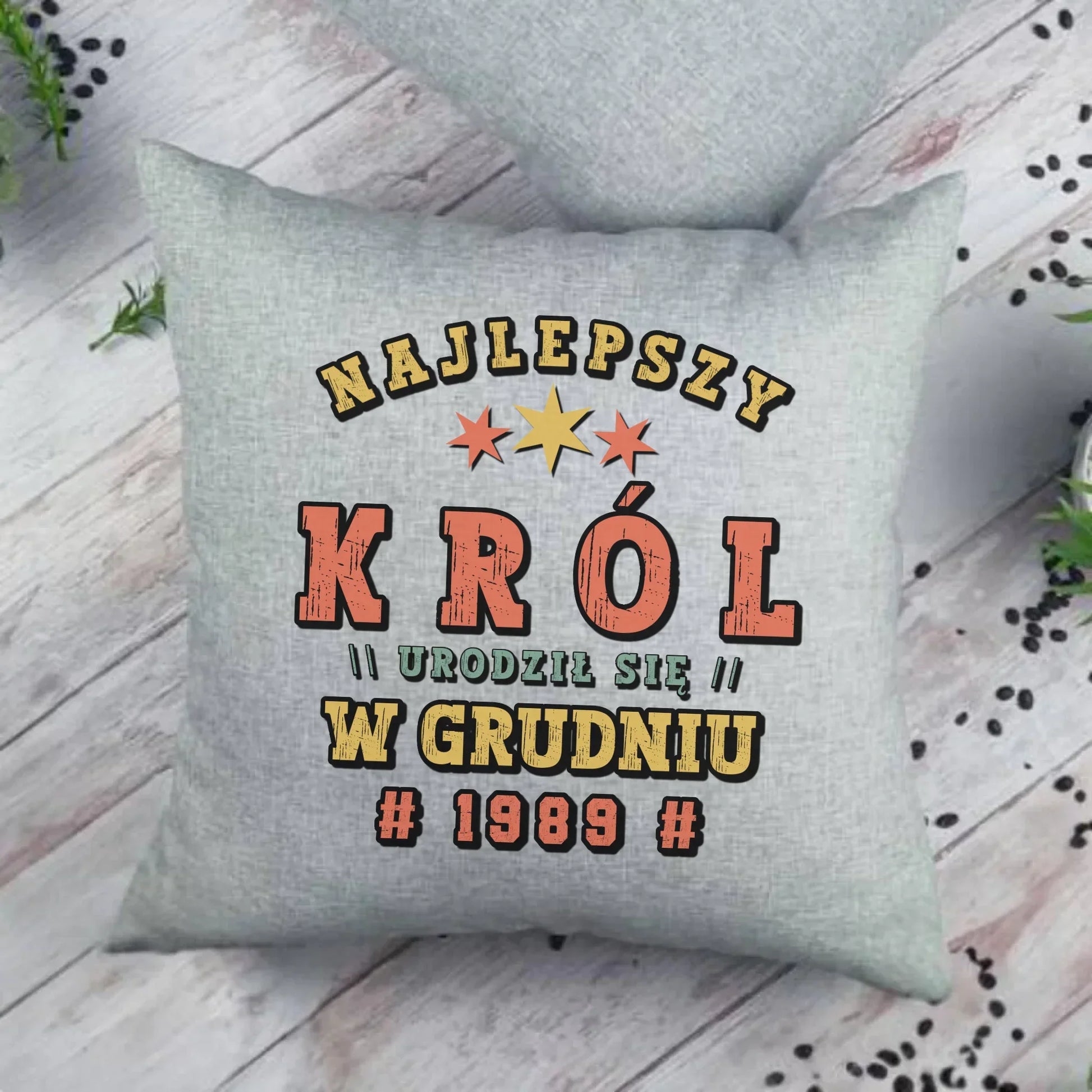 Najlepszy Król urodził się w (miesiąc, rok) | Poduszka na urodziny U26 - StoryCups.pl