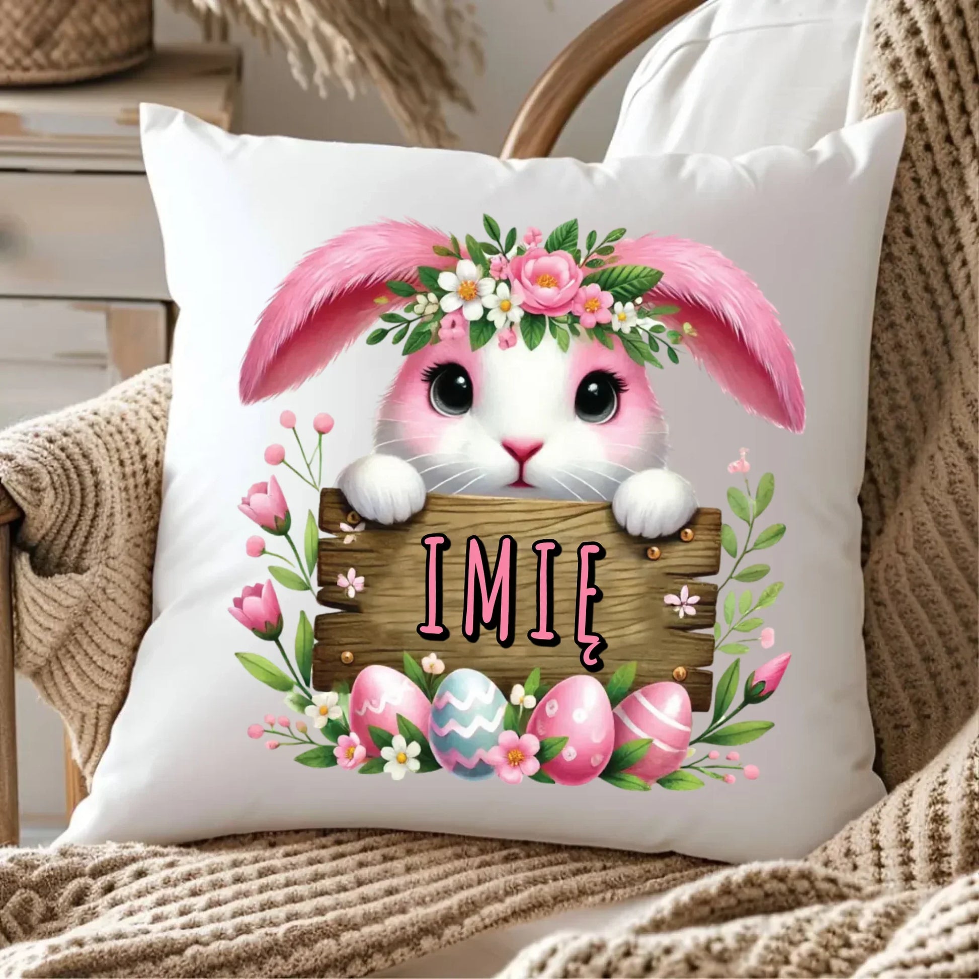 Różowy zając | Personalizowana poduszka na Wielkanoc WN07 - StoryCups.pl