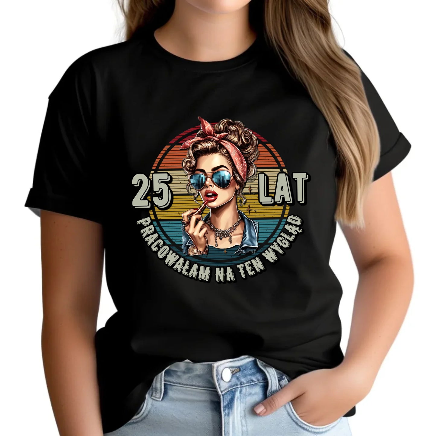 Pracowałam na ten wygląd personalizacja | Koszulka damska prezent na urodziny U15 - StoryCups.pl