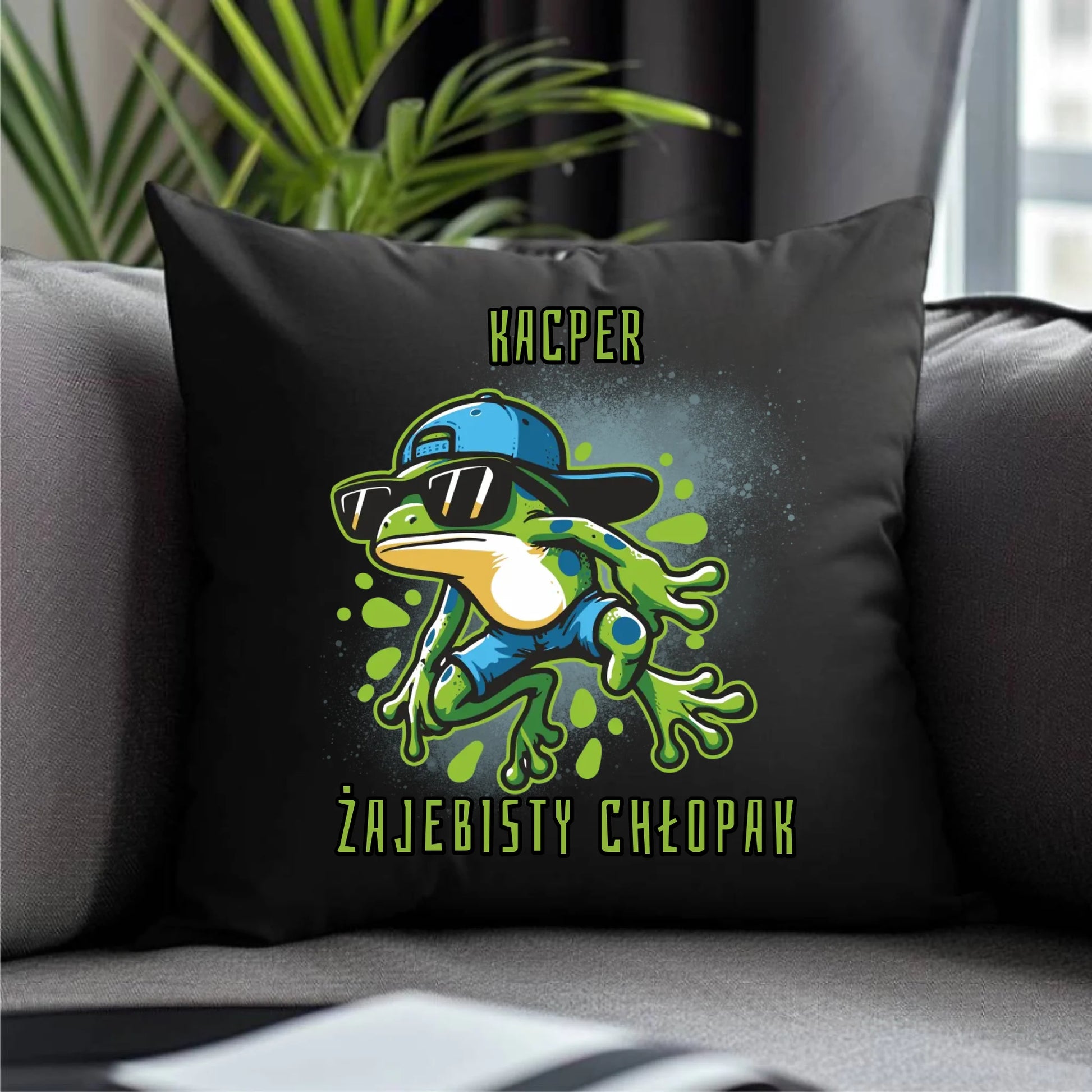 Czarna poduszka dekoracyjna storycups 1