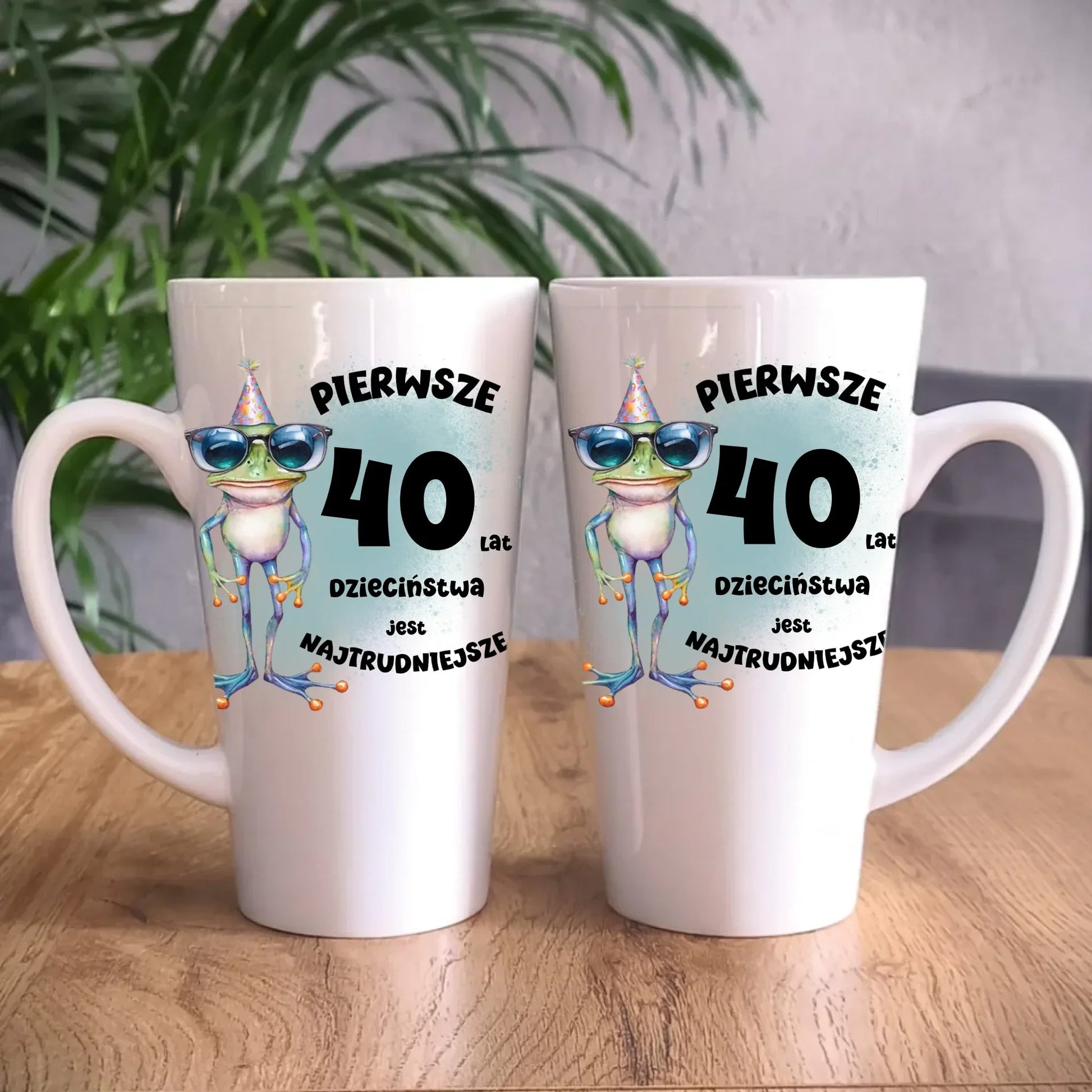 Pierwsze 40 lat dzieciństwa jest najtrudniejsze | Personalizowany kubek na urodziny U20 - StoryCups.pl