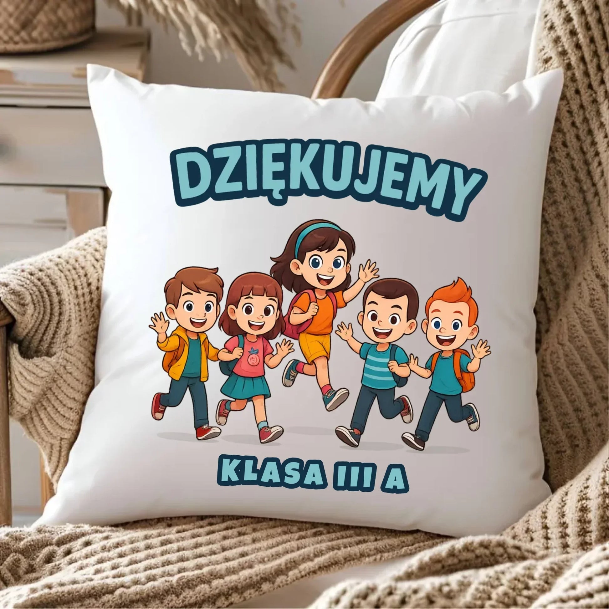 Podziękowanie od klasy dla nauczyciela | Poduszka prezent na Zakończenie Roku Szkolnego N11 - StoryCups.pl