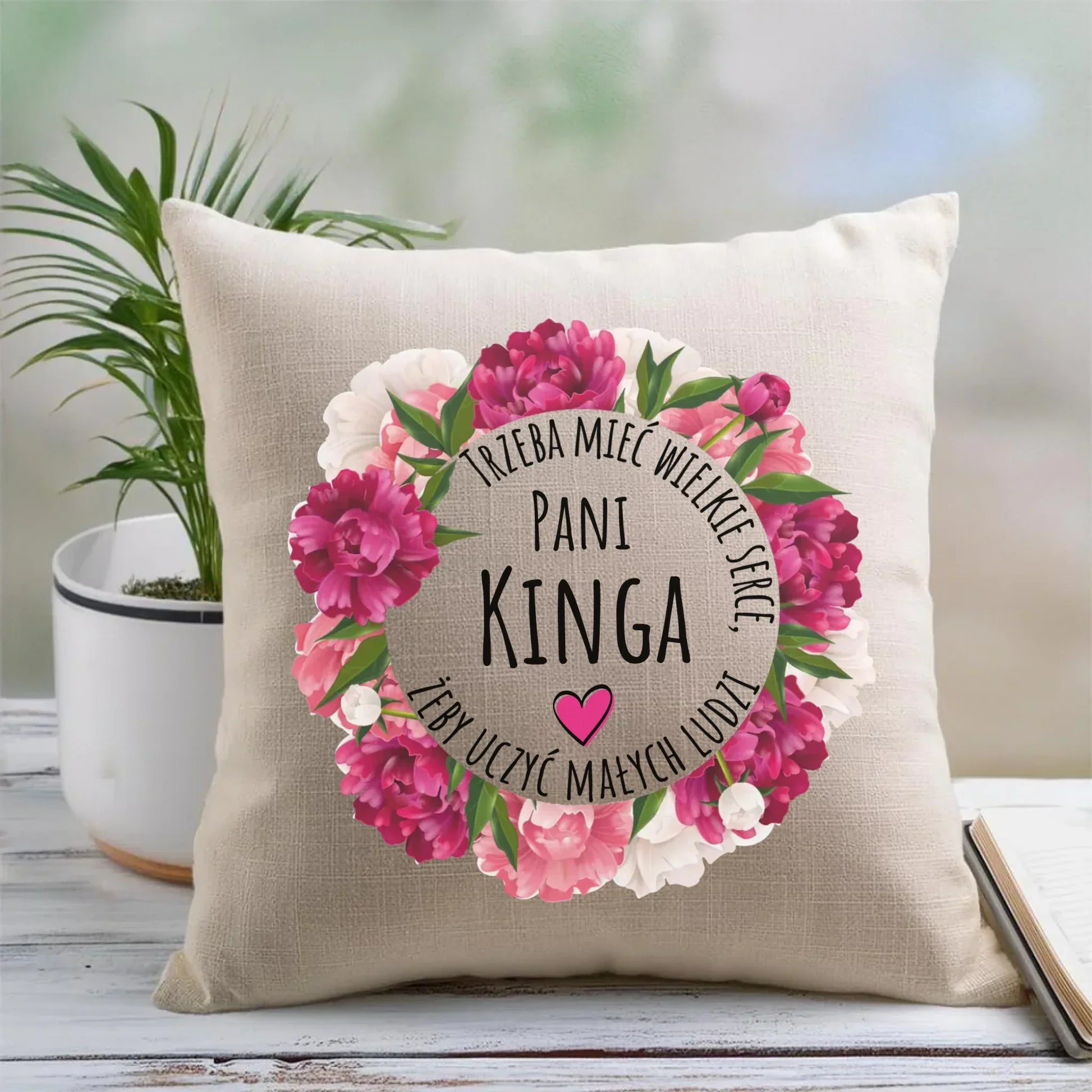 Trzeba mieć wielkie serce | Poduszka z imieniem prezent dla nauczycielki N18 - StoryCups.pl