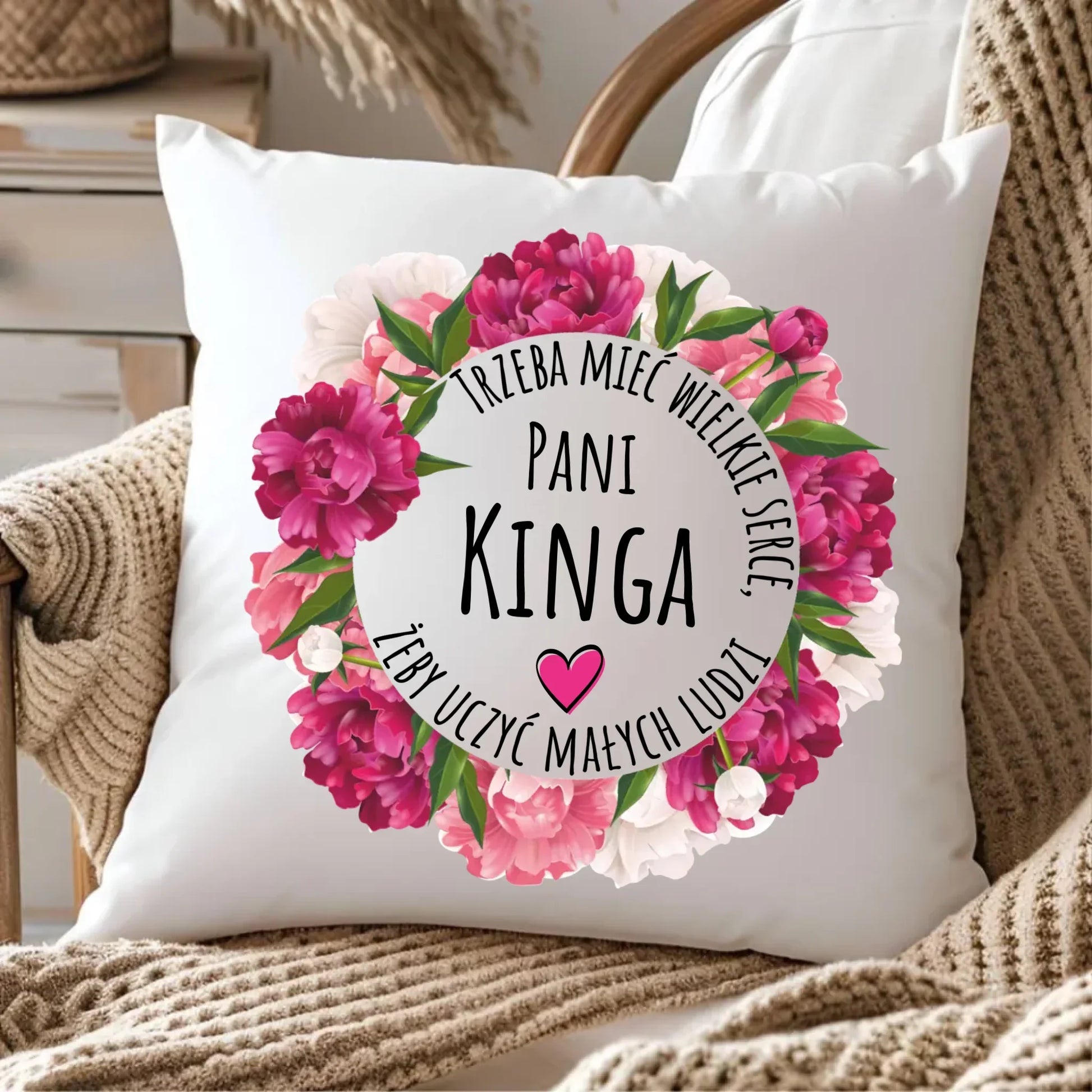 Trzeba mieć wielkie serce | Poduszka z imieniem prezent dla nauczycielki N18 - StoryCups.pl