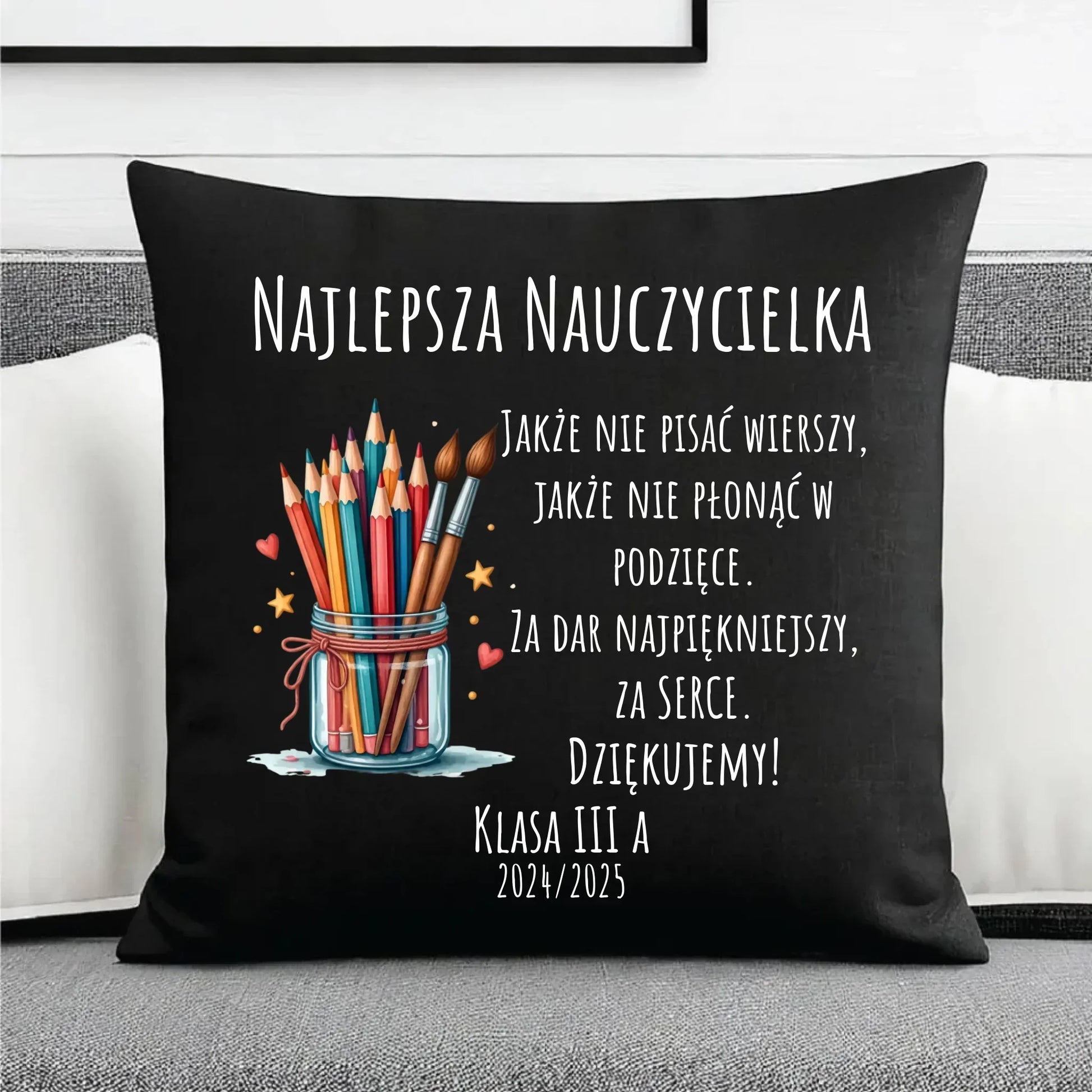 Prezent dla nauczyciela czarna poduszka dekoracyjna NAUCZYCIEL ZAKOŃCZENIE ROKU SZKOLNEGO