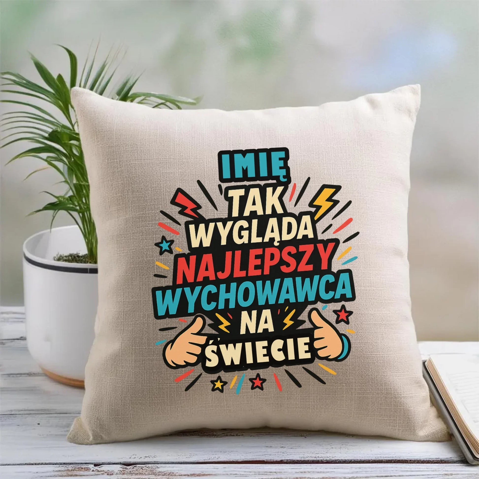 Tak wygląda najlepszy wychowawca na świecie | Poduszka z imieniem na prezent N31 - StoryCups.pl