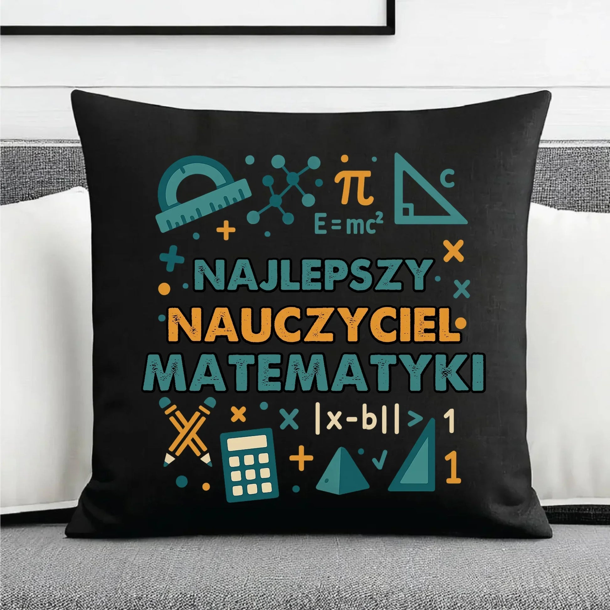 Prezent dla nauczyciela czarna poduszka dekoracyjna NAUCZYCIEL ZAKOŃCZENIE ROKU SZKOLNEGO