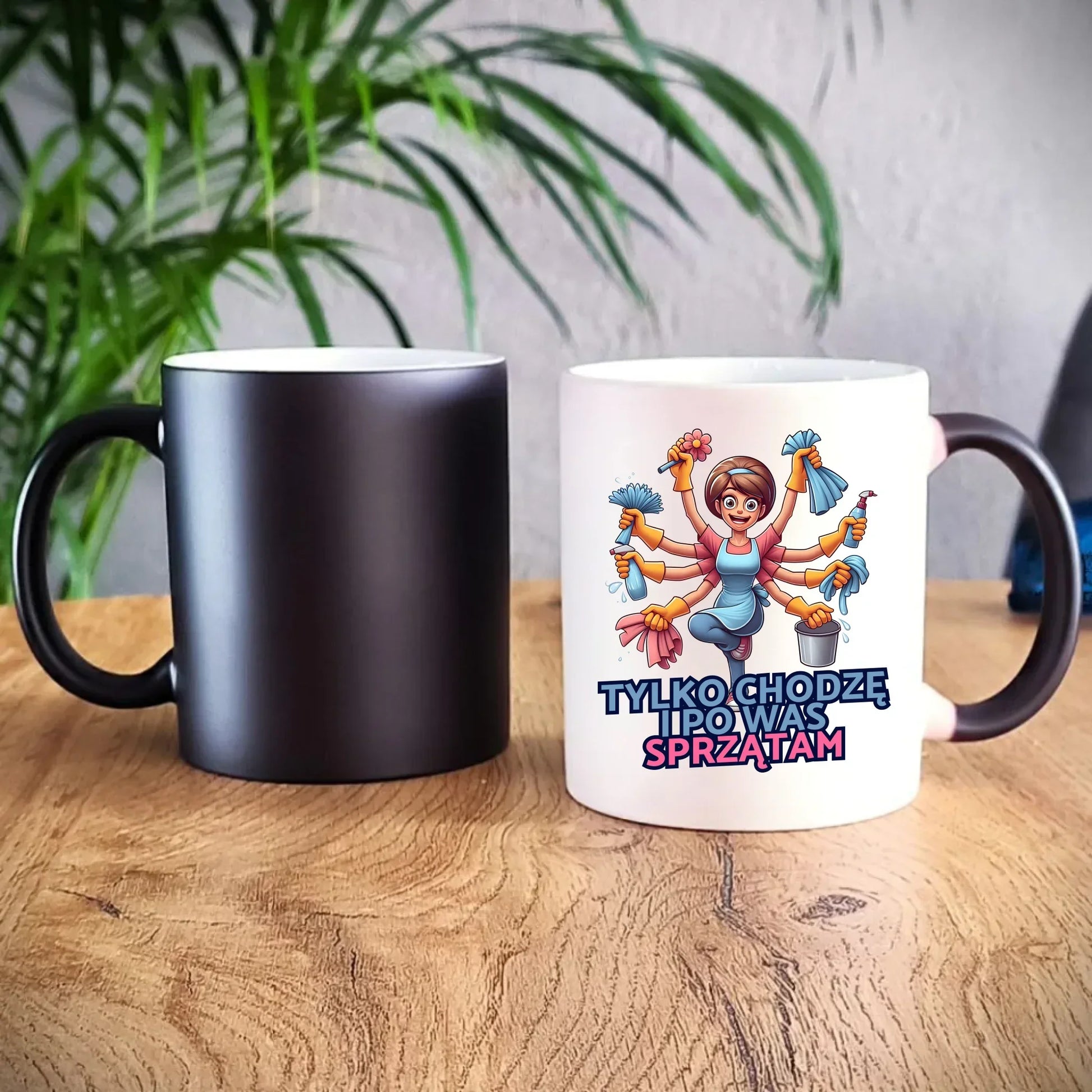 Tylko chodzę i po Was sprzątam | Kubek magiczny prezent dla mamy DM42 - StoryCups.pl