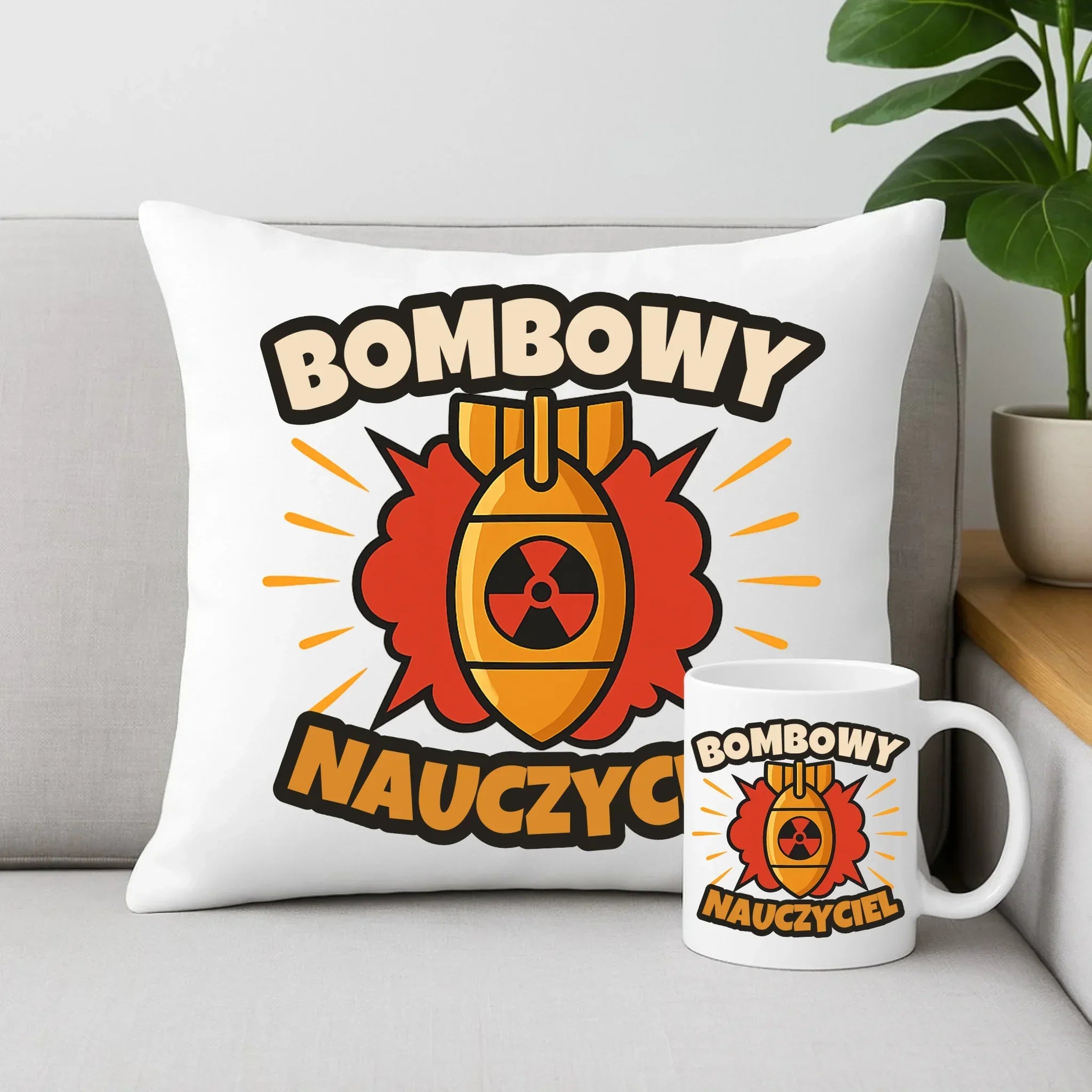 Bombowy nauczyciel | Zestaw poduszka i kubek prezent dla nauczyciela N36 - StoryCups.pl