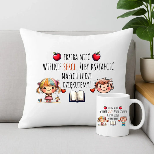 Trzeba mieć wielkie serce, żeby kształcić małych ludzi
| Zestaw poduszka i kubek dla nauczyciela N70 - StoryCups.pl