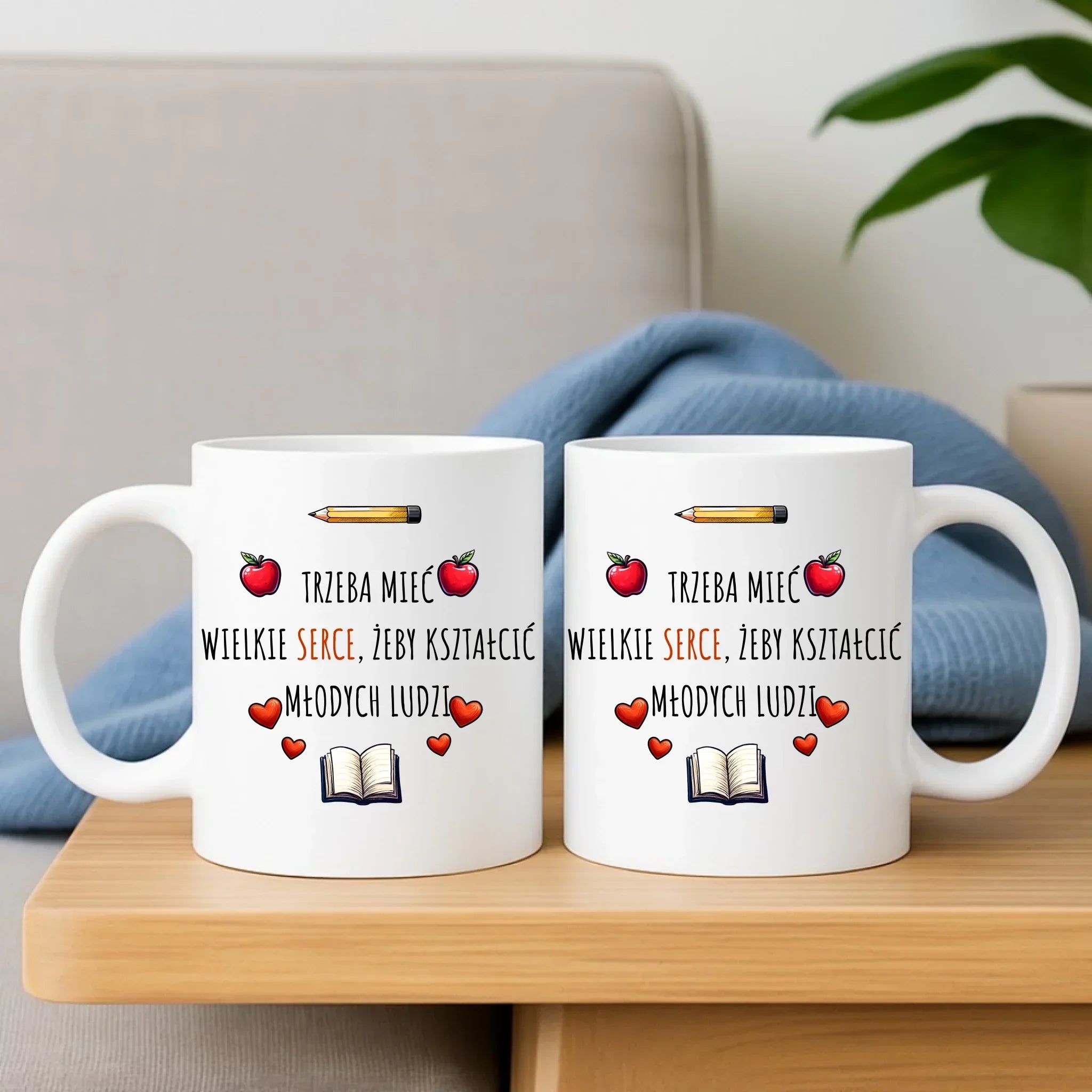 Trzeba mieć wielkie serce, żeby kształcić młodych ludzi | Zestaw poduszka i kubek dla nauczyciela N71 - StoryCups.pl