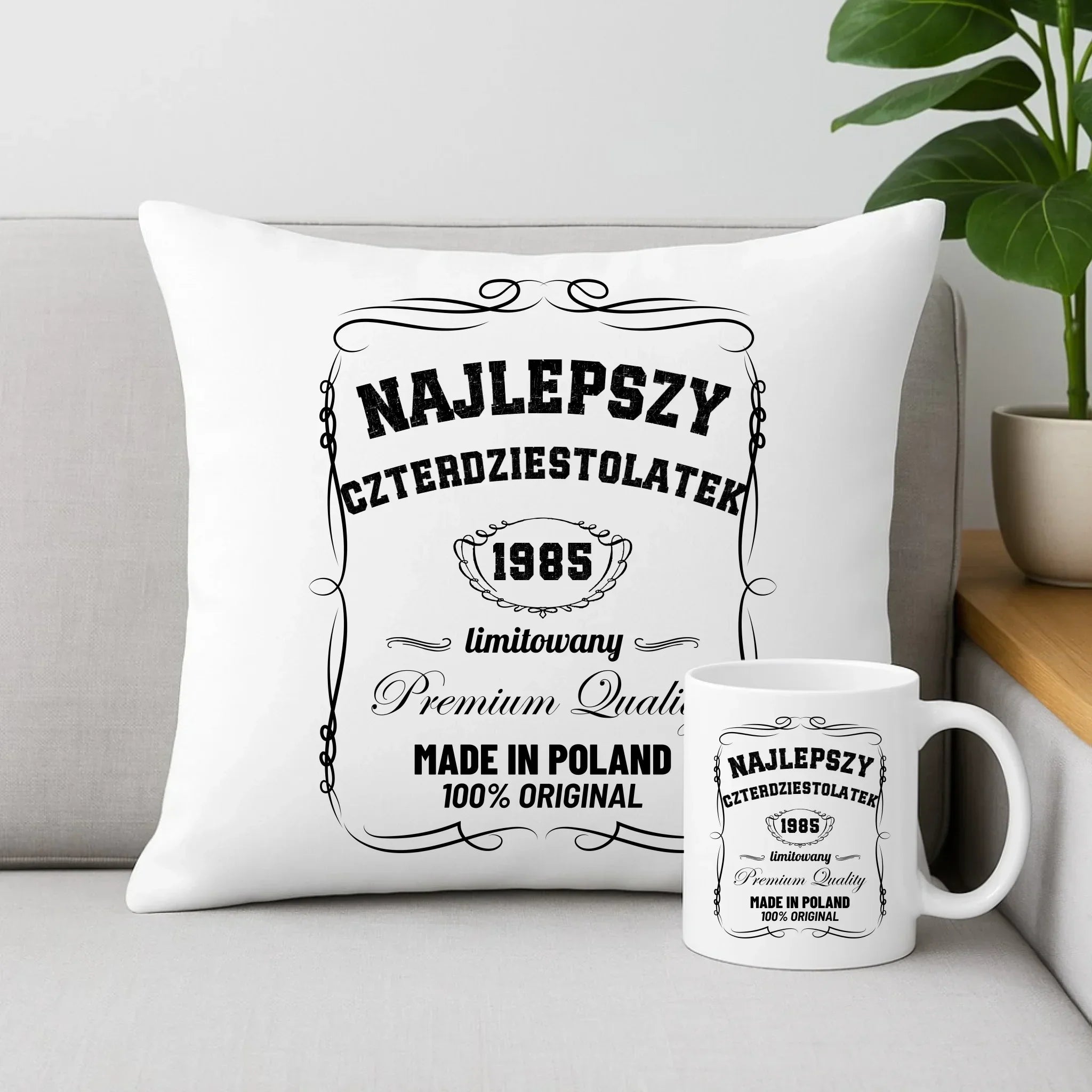 Najlepszy czterdziestolatek | Zestaw poduszka i kubek prezent na 40 urodziny U04 - StoryCups.pl