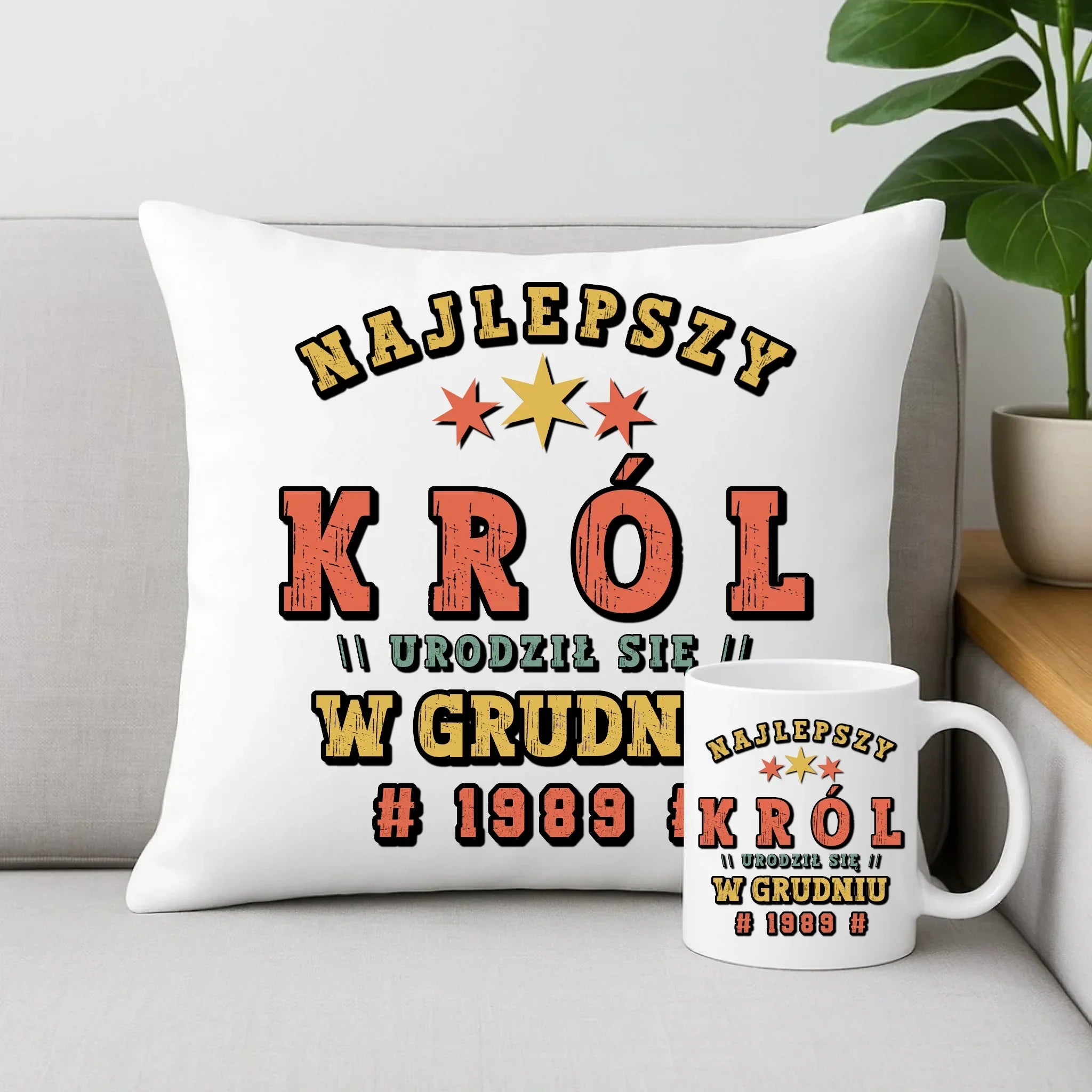 Najlepszy Król urodził się w (miesiąc, rok) | Zestaw poduszka i kubek na urodziny U26 - StoryCups.pl