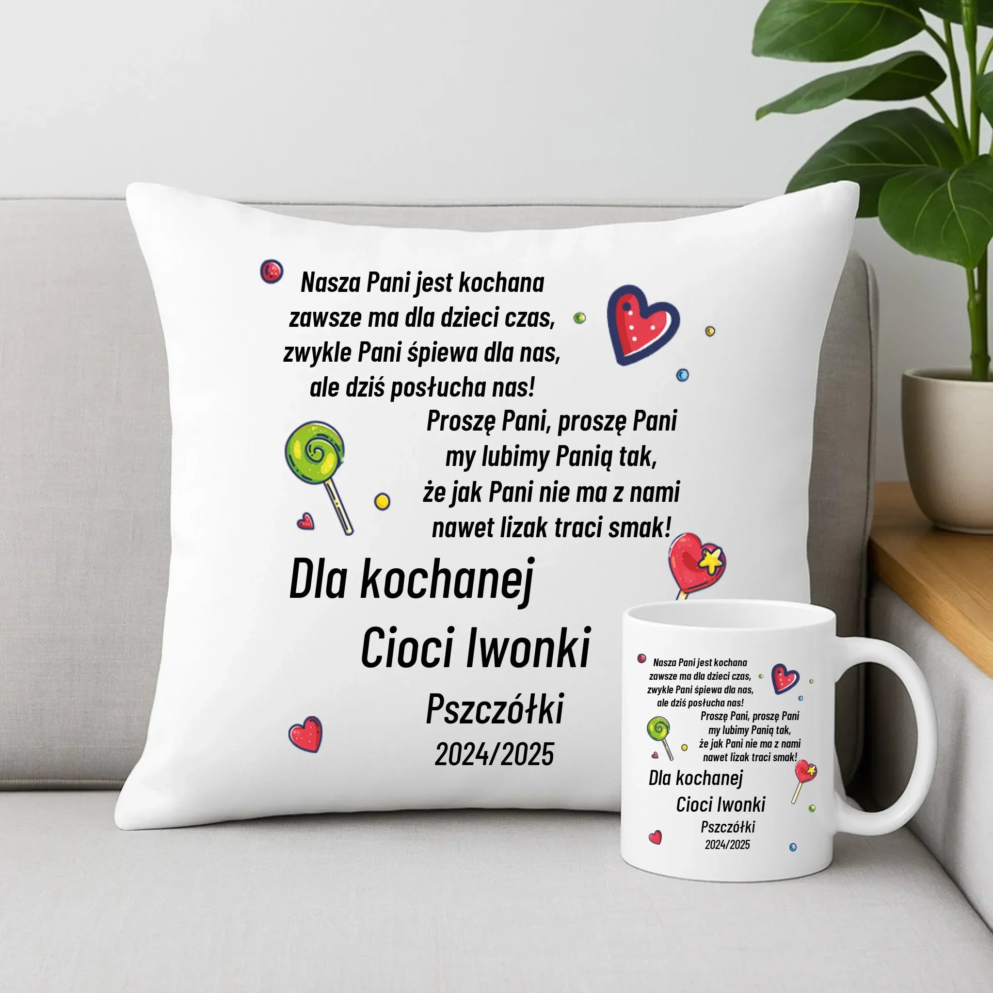 Zestaw poduszka i kubek z wierszykiem dla przedszkolanki na prezent Zakończenie Przedszkola N16 - StoryCups.pl